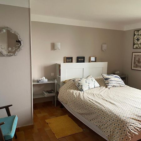 2 Appartements Calmes เฟรฌูส ภายนอก รูปภาพ