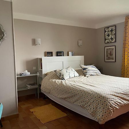 2 Appartements Calmes เฟรฌูส ภายนอก รูปภาพ