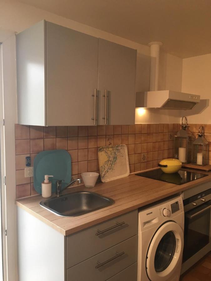 2 Appartements Calmes เฟรฌูส ภายนอก รูปภาพ