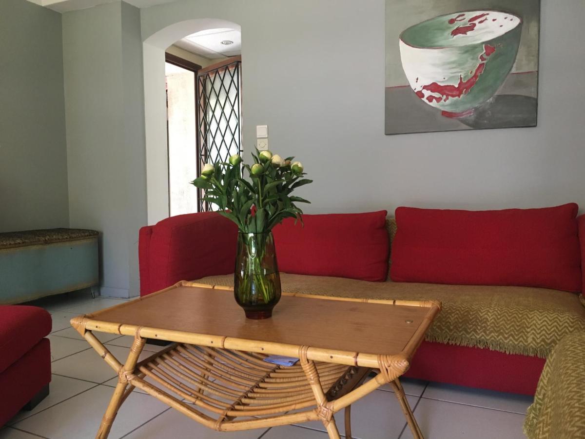 2 Appartements Calmes เฟรฌูส ภายนอก รูปภาพ