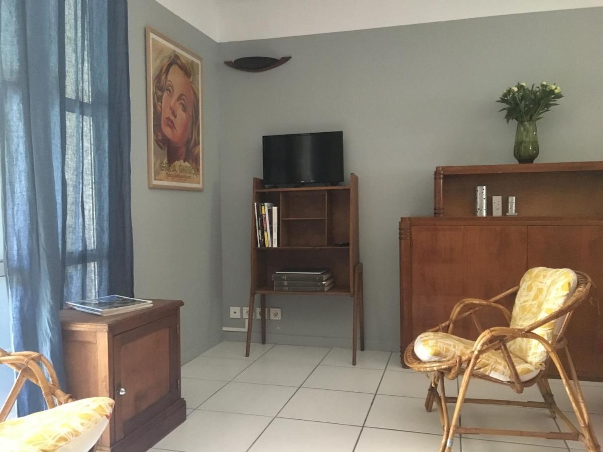 2 Appartements Calmes เฟรฌูส ภายนอก รูปภาพ