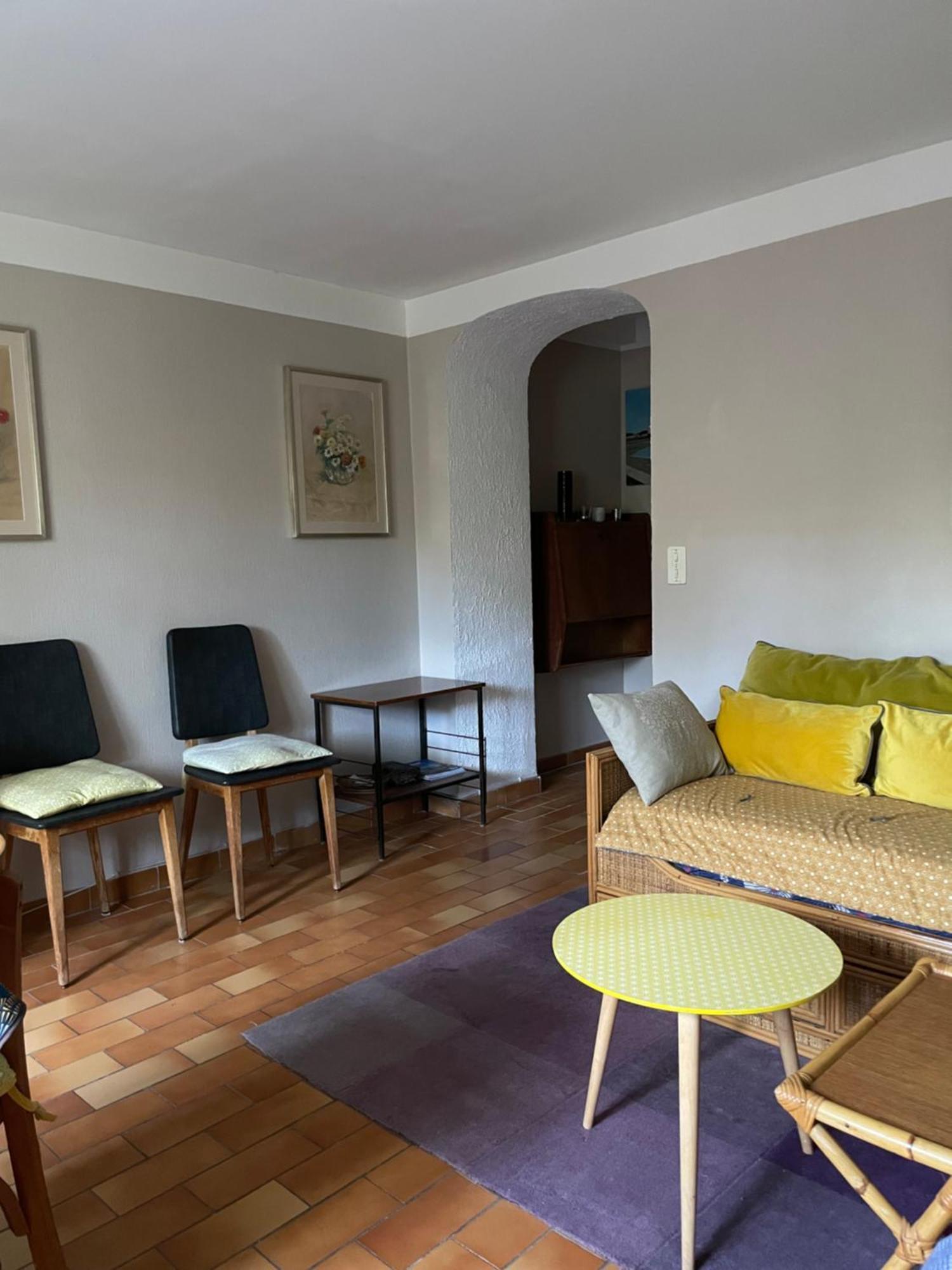 2 Appartements Calmes เฟรฌูส ภายนอก รูปภาพ