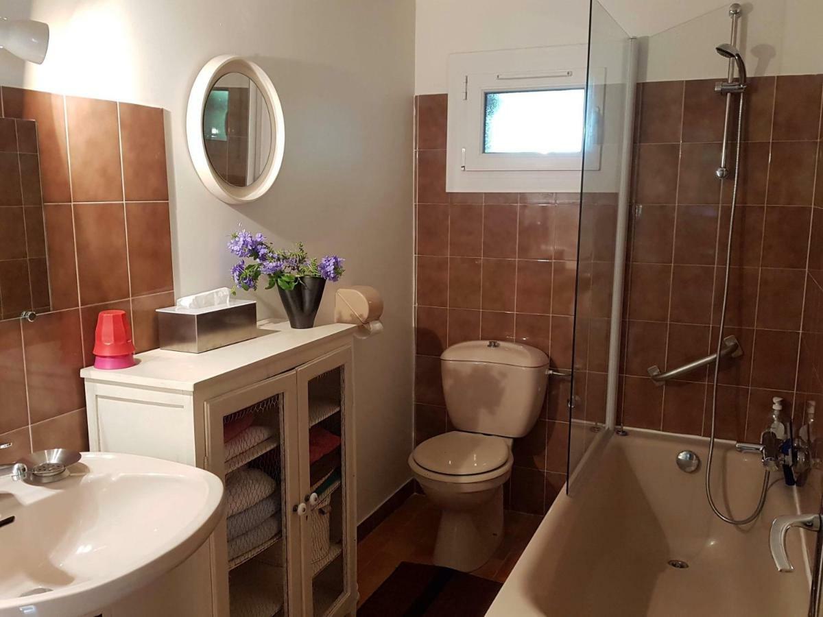 2 Appartements Calmes เฟรฌูส ภายนอก รูปภาพ