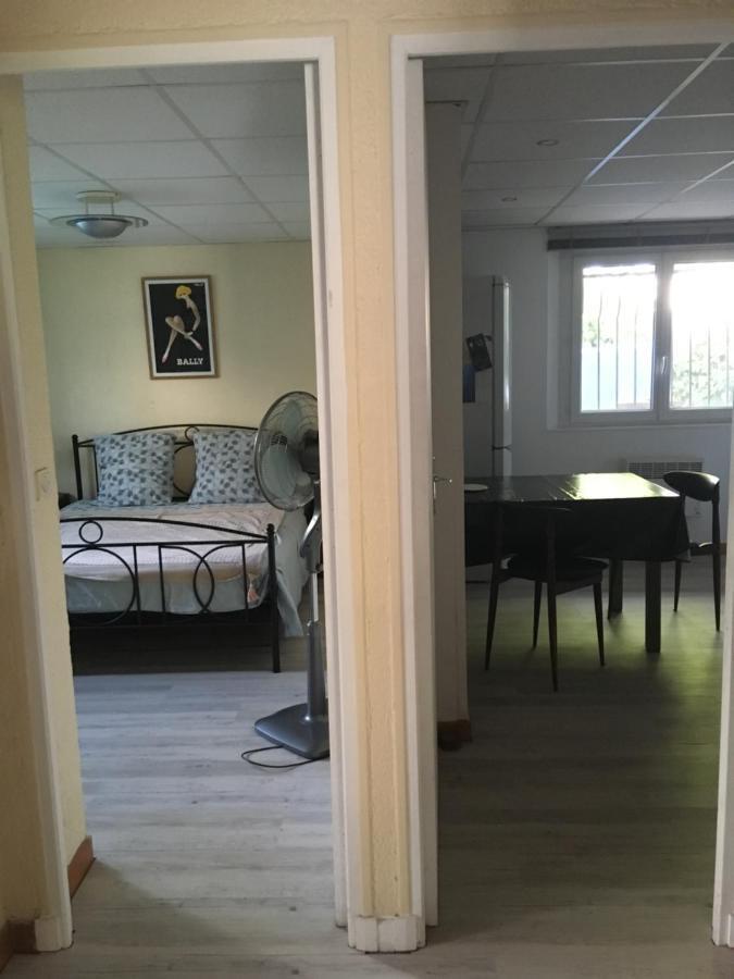 2 Appartements Calmes เฟรฌูส ภายนอก รูปภาพ